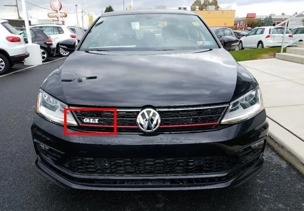 VAG VW Jetta Bora Mk5 GLI priekinės grotelės šoninis užrašas ženkliukas emblema originalus 1K5853679AFXC