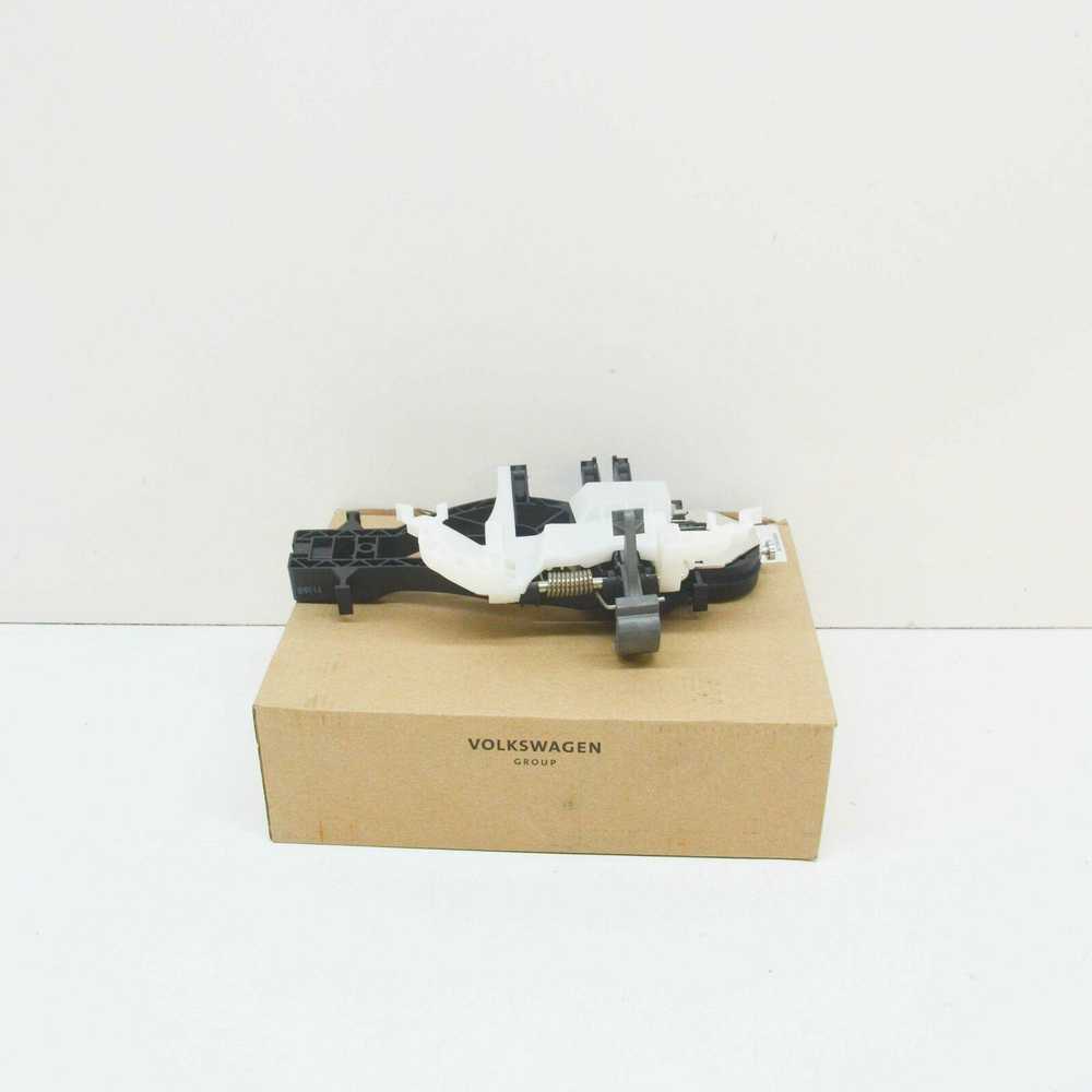 VAG VW kairės pusės stumdomųjų durų montavimo strypas 7E0843351C Originalus