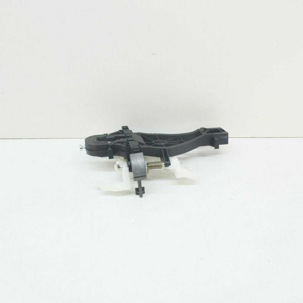 VAG VW kairės pusės stumdomųjų durų montavimo strypas 7E0843351C Originalus