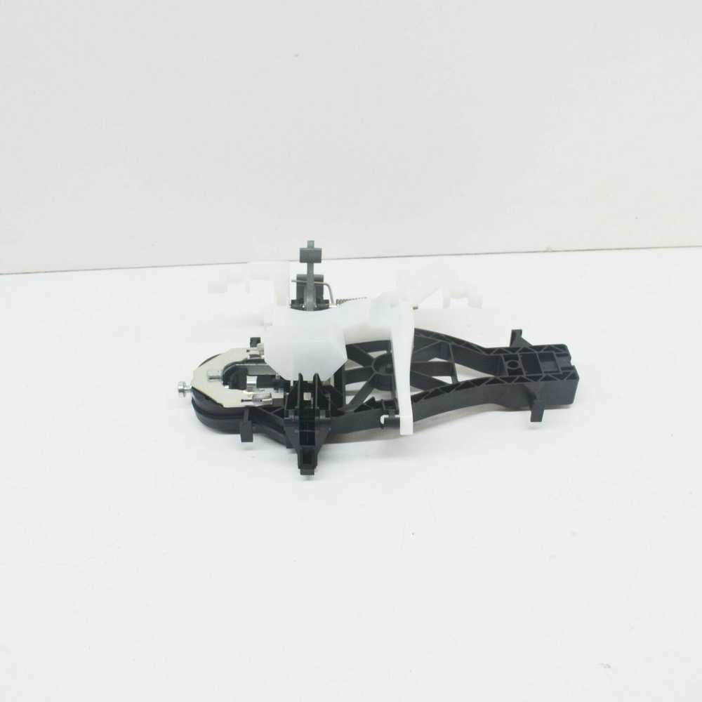 VAG VW kairės pusės stumdomųjų durų montavimo strypas 7E0843351C Originalus