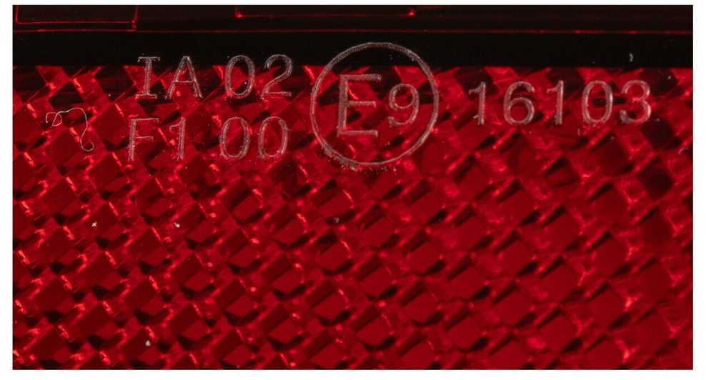 VAG VW LED FACELIFT UP galinis apatinis dešinysis atšvaitas 1S0945702 originalus