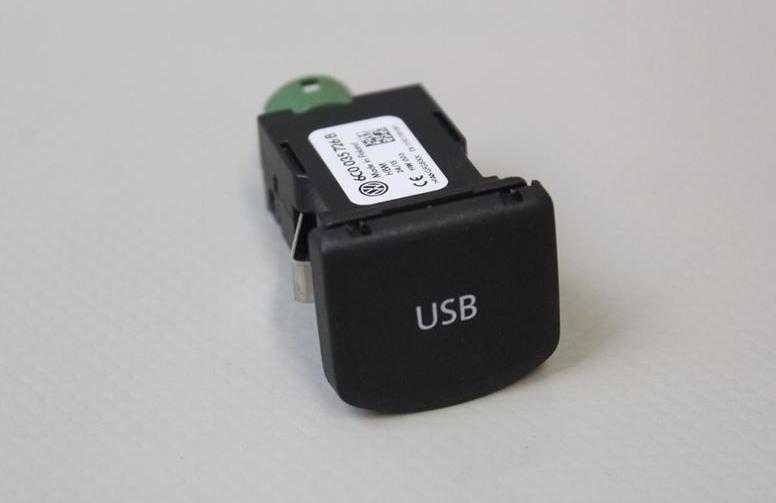 VAG VW POLO (6R 6C) CADDY IV USB lizdas su dangteliu originalus 6C0035726B