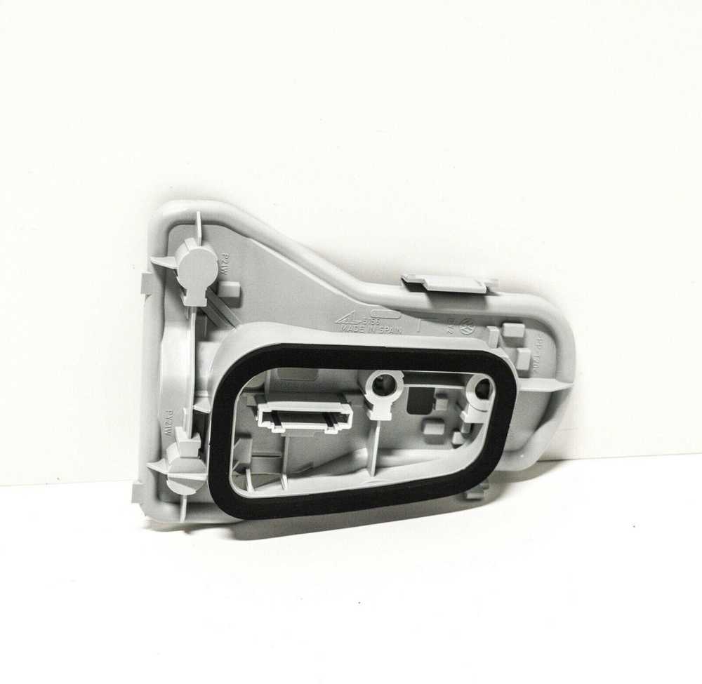 VAG VW POLO 9N galinio kairiojo galinio žibinto laikančioji lemputė originali 6Q6945257F