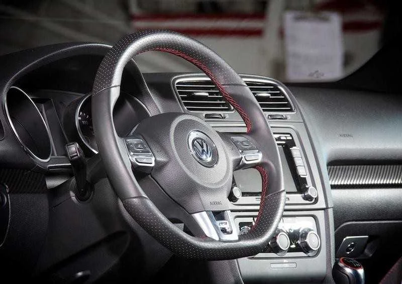 VAG VW R Line aliuminio vairo ratlankio apkaba su emblema originali 1K8419685BPOP