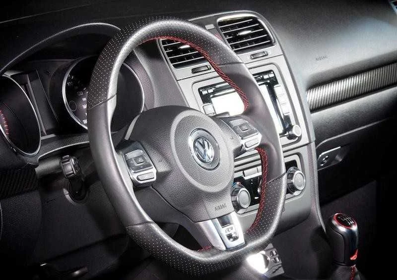 VAG VW R Line aliuminio vairo ratlankio apkaba su emblema originali 1K8419685BPOP