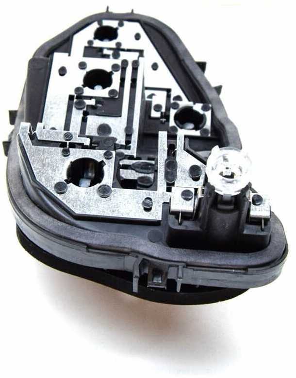 VAG VW SCIROCCO 2009-2014 Galinio žibinto lemputės laikiklis dešinėje O/S originalus 1K8945258C