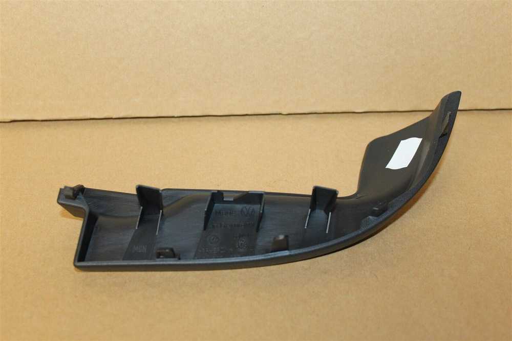 VAG VW T5 bamperio apdaila automobiliui su sparnuotomis durimis originali 7H0807833A9B9