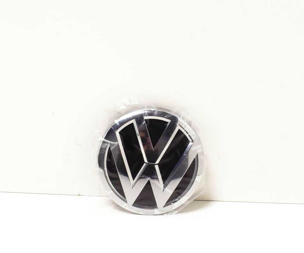VAG VW TIGUAN priekinio bamperio radiatoriaus grotelės ženkliukas originalus 2K5853600