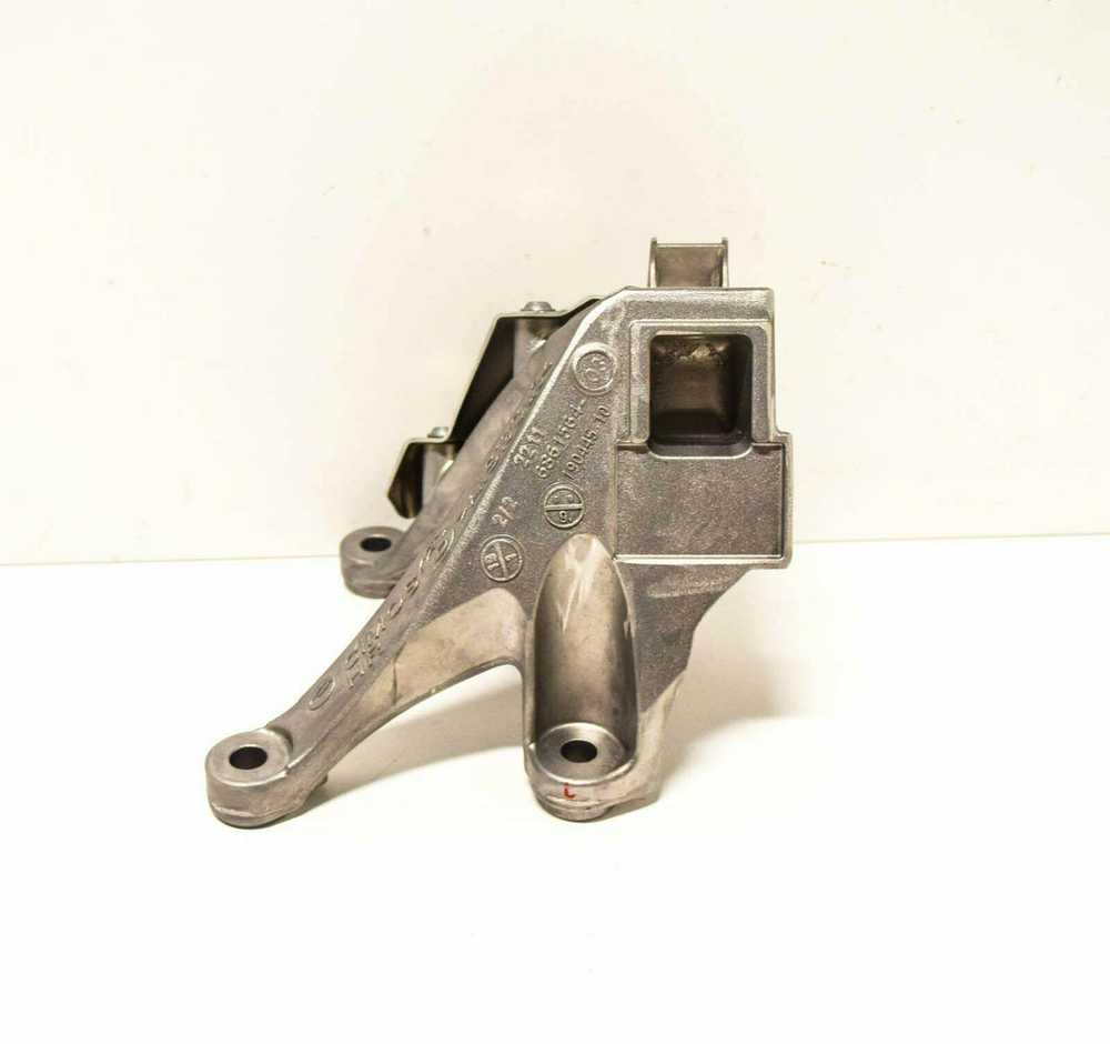 Variklio Palaikymo Šarnyras Dešinysis BMW G30 G31 G32 G11 G12 Originalus 22116861564