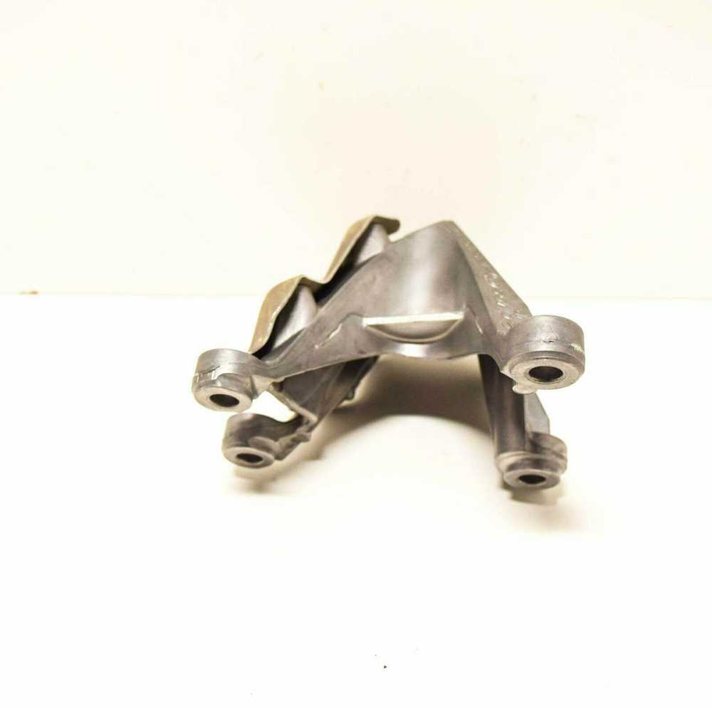 Variklio Palaikymo Šarnyras Dešinysis BMW G30 G31 G32 G11 G12 Originalus 22116861564