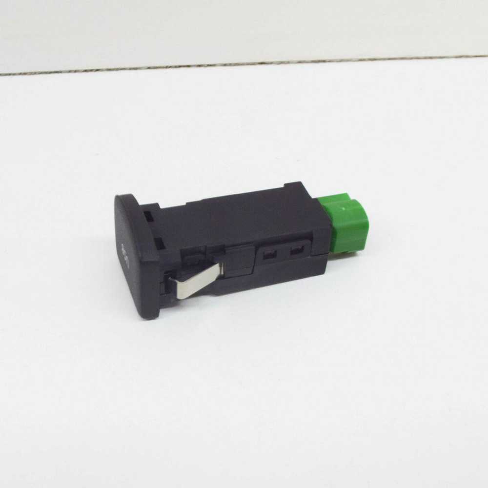 Volksvagen POLO 6C USB lizdas su dangteliu originalus 6C0035249B