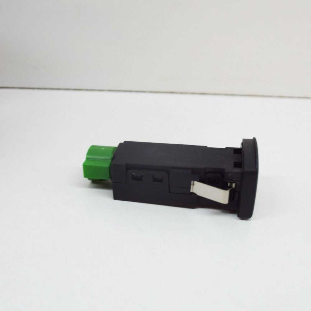 Volksvagen POLO 6C USB lizdas su dangteliu originalus 6C0035249B