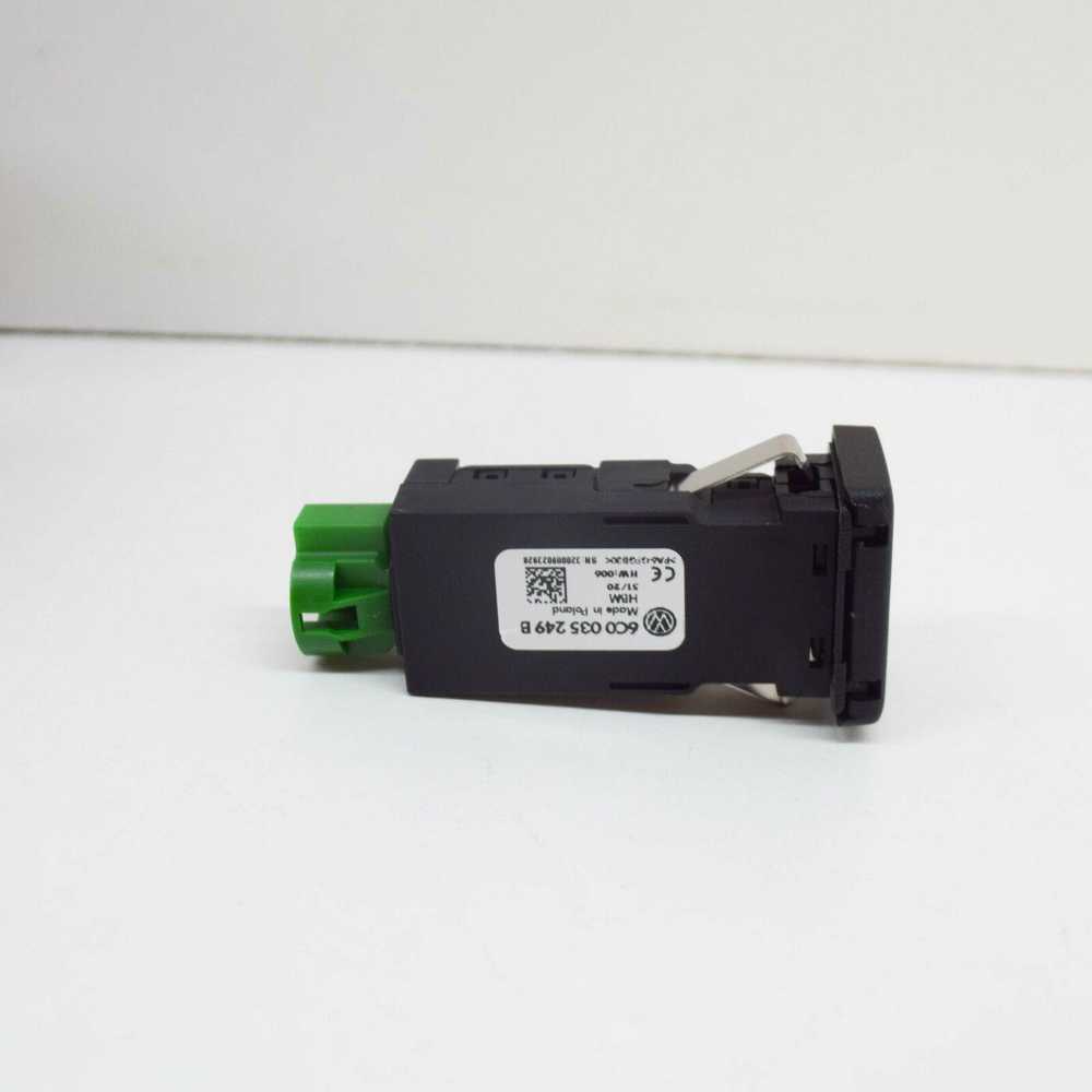 Volksvagen POLO 6C USB lizdas su dangteliu originalus 6C0035249B