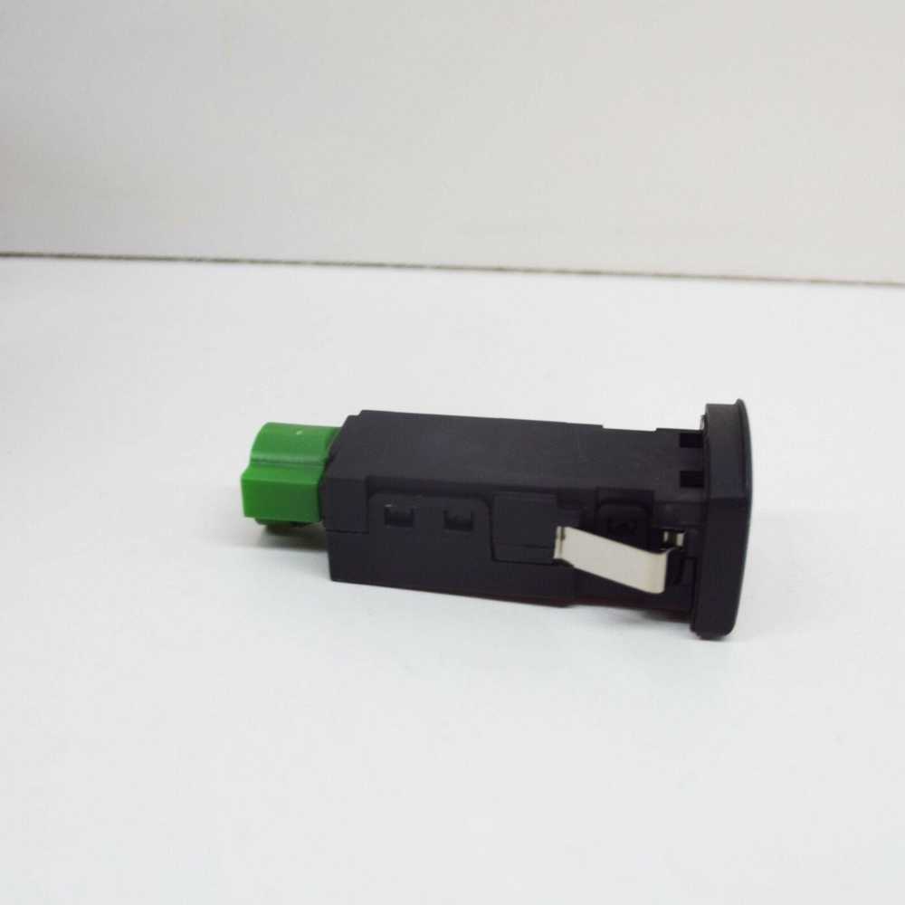 Volksvagen POLO 6C USB lizdas su dangteliu originalus 6C0035249B