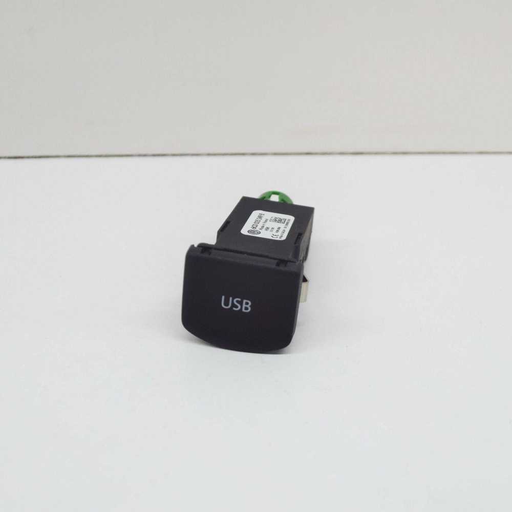 Volksvagen POLO 6C USB lizdas su dangteliu originalus 6C0035249B