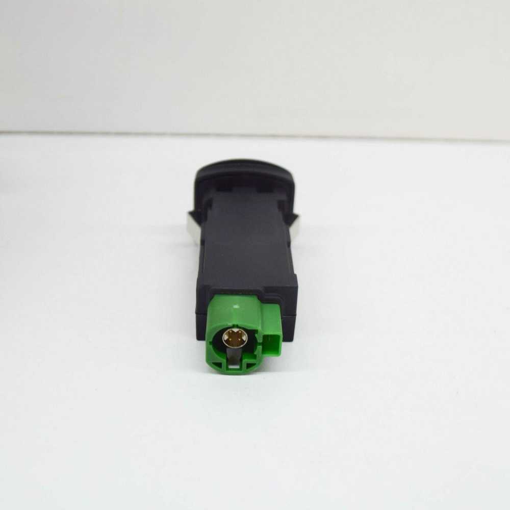 Volksvagen POLO 6C USB lizdas su dangteliu originalus 6C0035249B