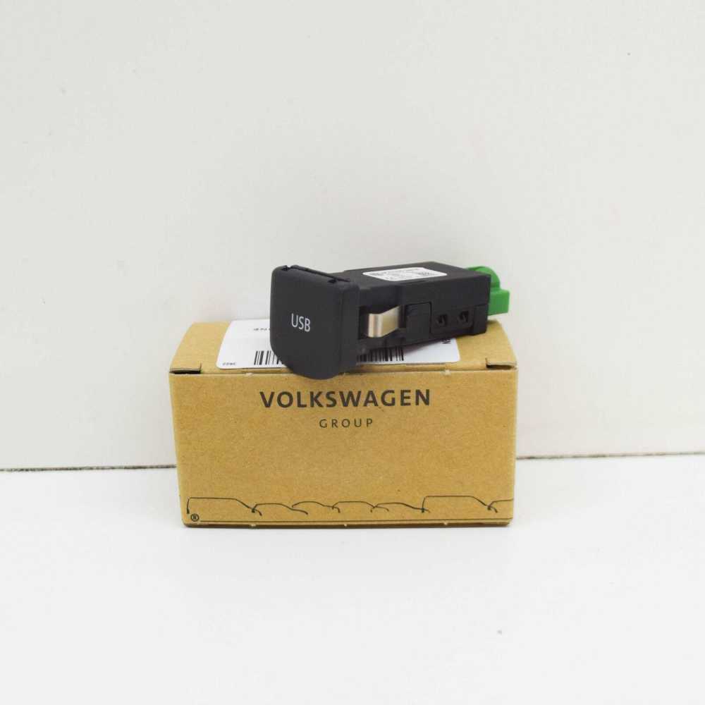 Volksvagen POLO 6C USB lizdas su dangteliu originalus 6C0035249B