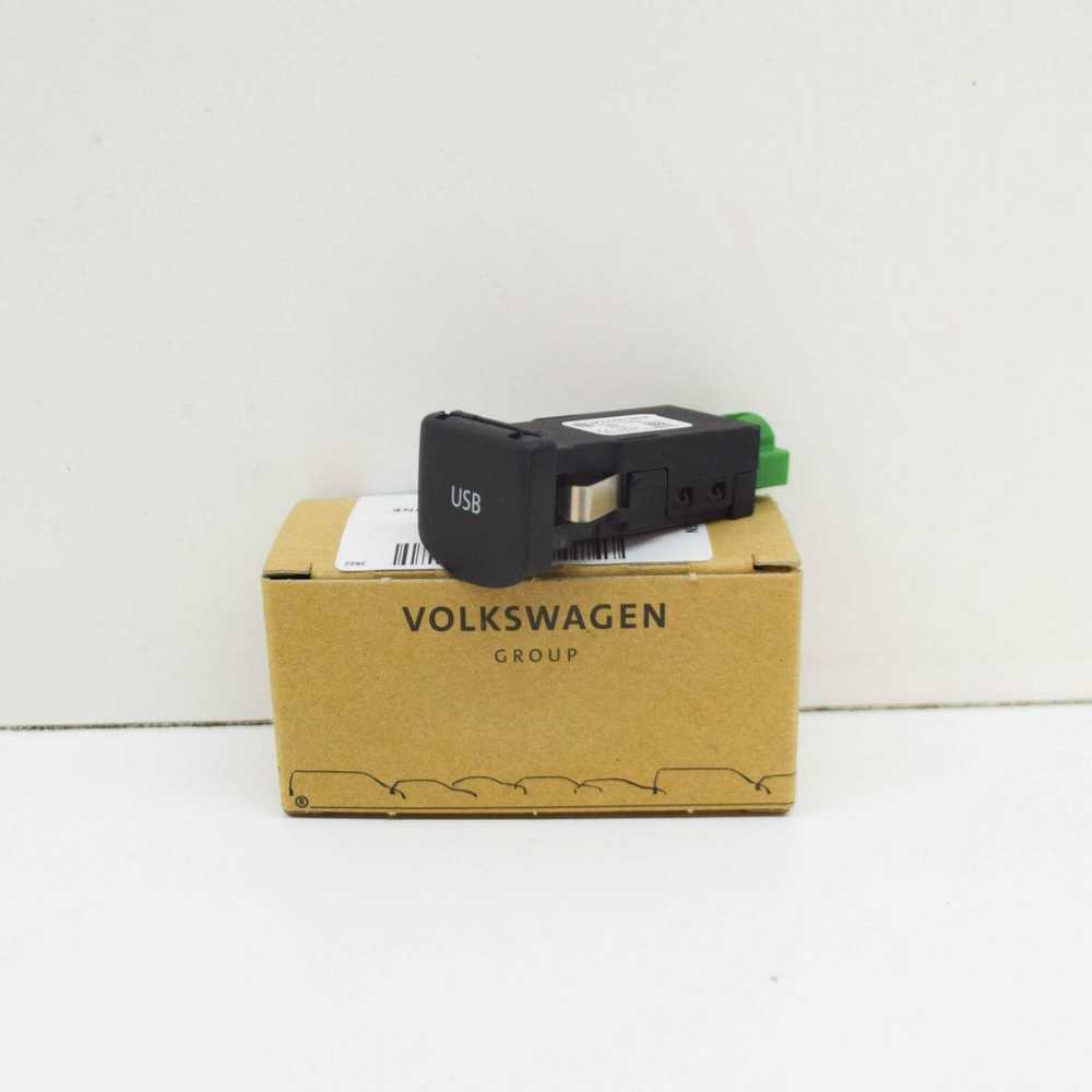Volksvagen POLO 6C USB lizdas su dangteliu originalus 6C0035249B