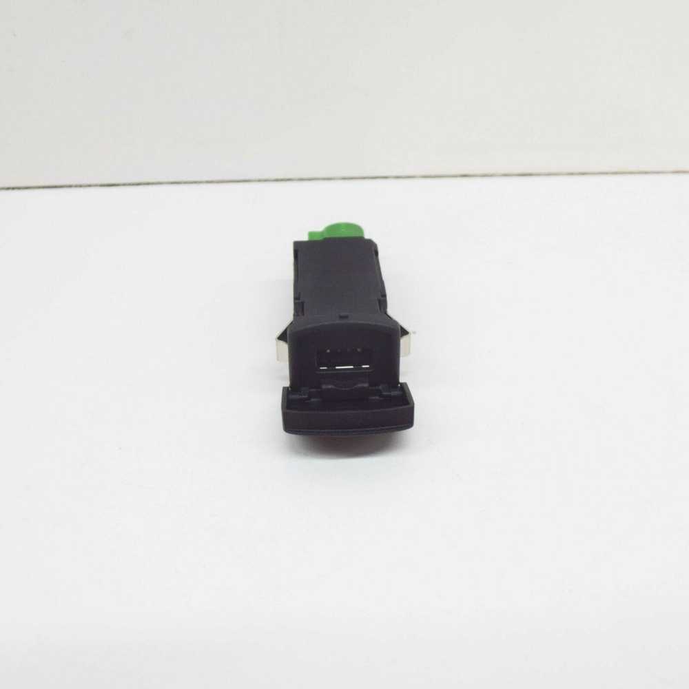 Volksvagen POLO 6C USB lizdas su dangteliu originalus 6C0035249B