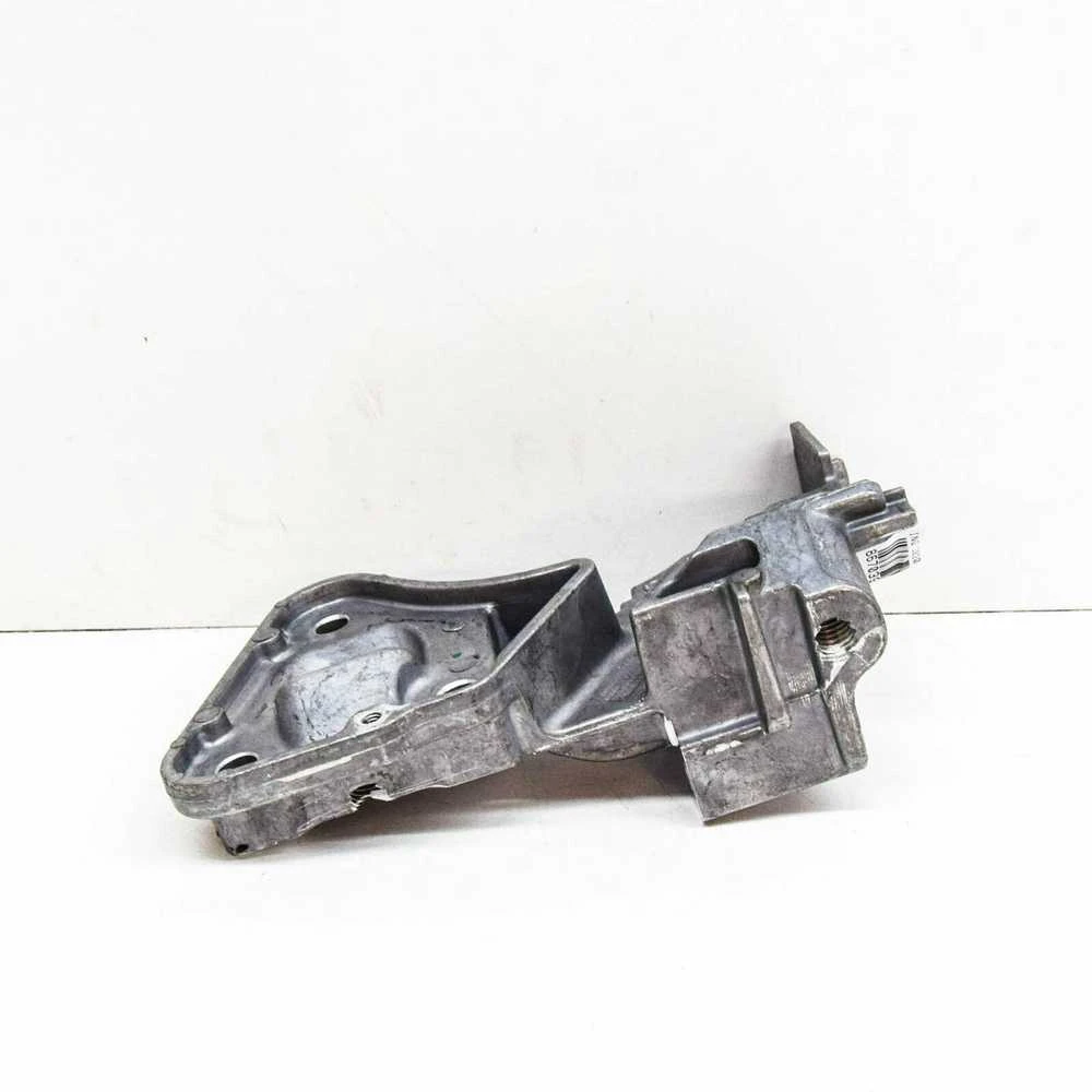 VOLVO C30 Variklio Priekinis Dešinysis Laikiklis 8670393 NAUJAS ORIGINALUS