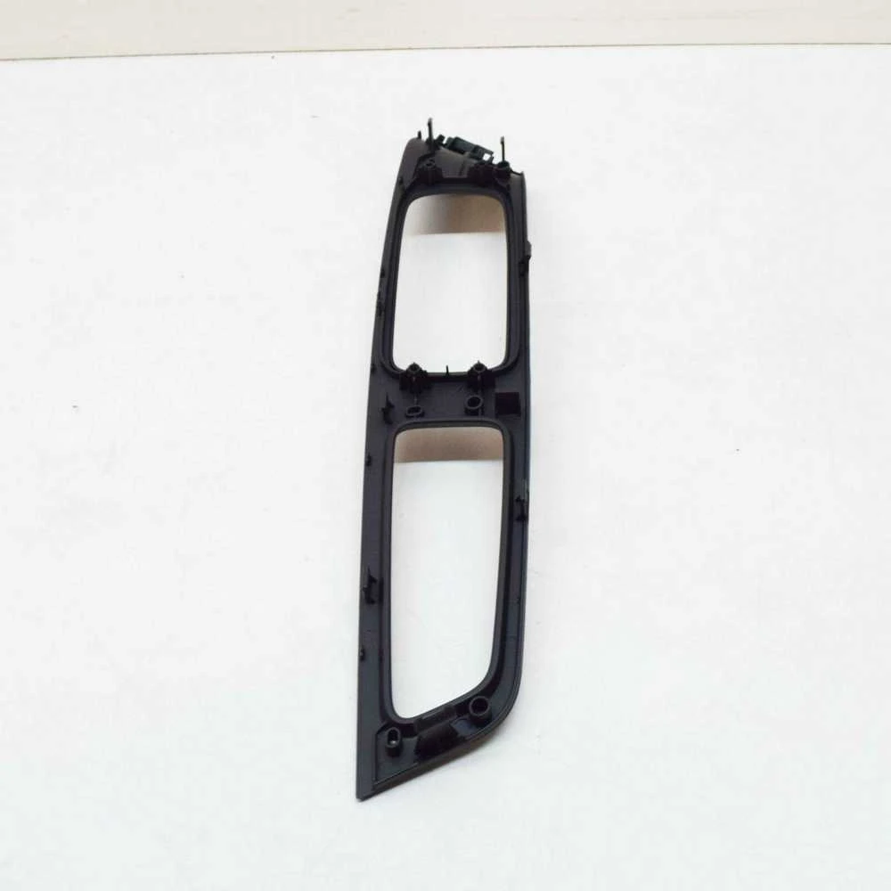 VOLVO S60 MK2 priekinių kairės pusės durų lango jungiklio apvadas originalus 39823327