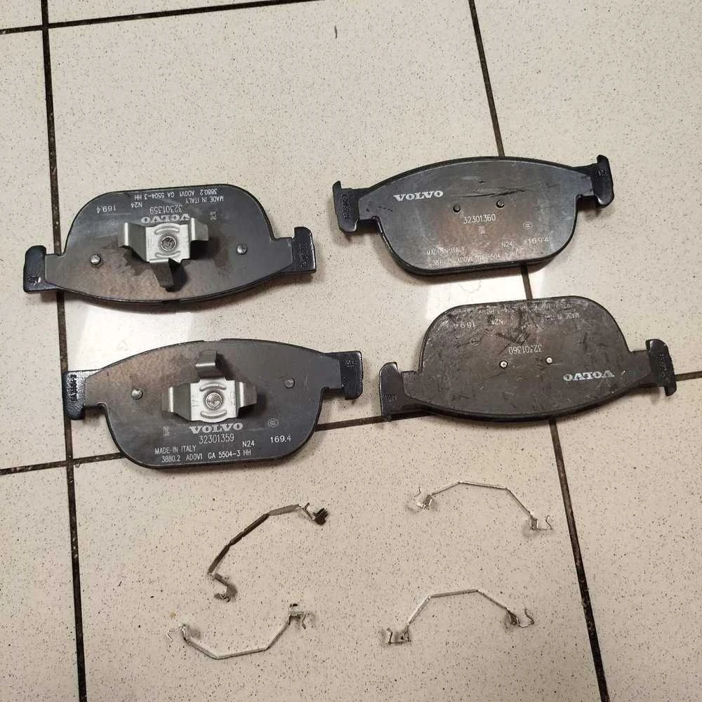 Volvo V60 Priekinės ašies stabdžių kaladėlių rinkinys originalus 32373124