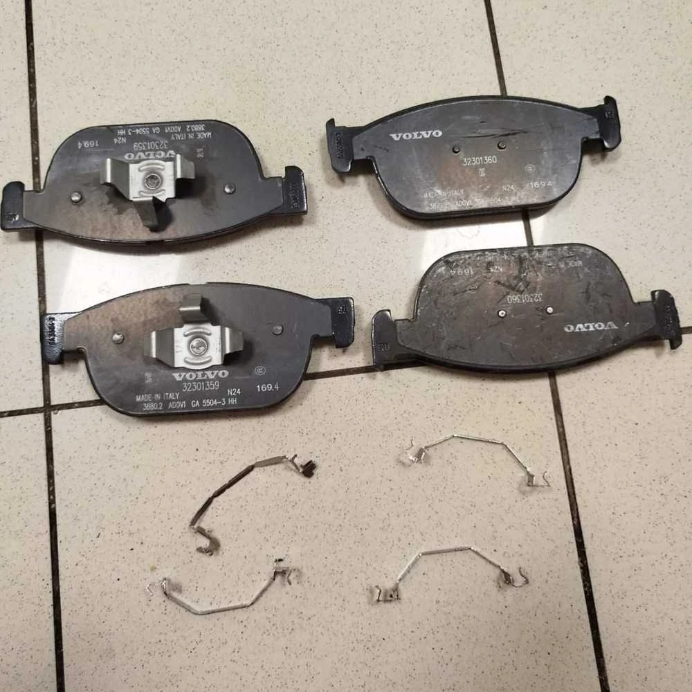 Volvo V60 Priekinės ašies stabdžių kaladėlių rinkinys originalus 32373124