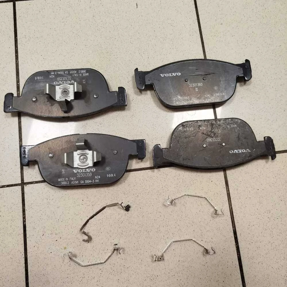 Volvo V60 Priekinės ašies stabdžių kaladėlių rinkinys originalus 32373124