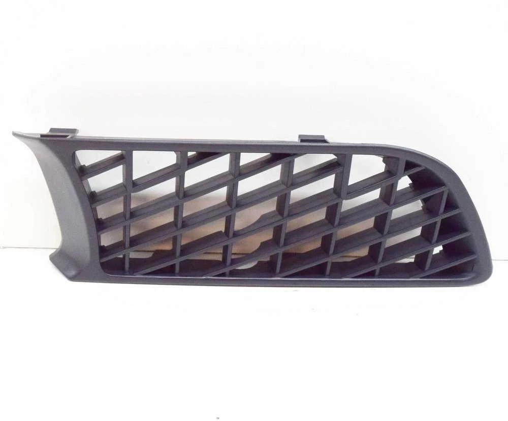 VOLVO V70 MK1 priekinis bamperis dešinės pusės grotelės Originalus 9190035