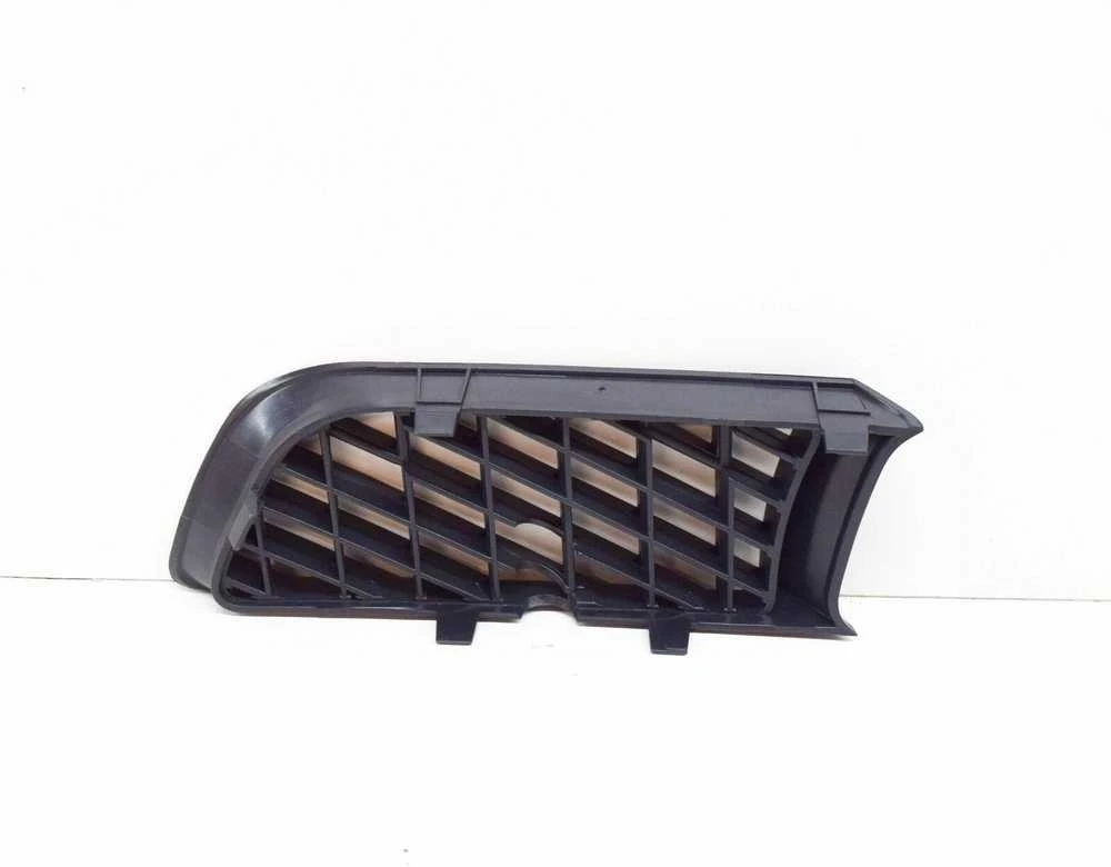 VOLVO V70 MK1 priekinis bamperis dešinės pusės grotelės Originalus 9190035