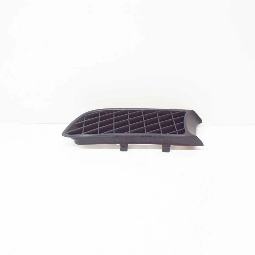 VOLVO V70 MK1 priekinis bamperis kairės pusės grotelės originalios 9190033