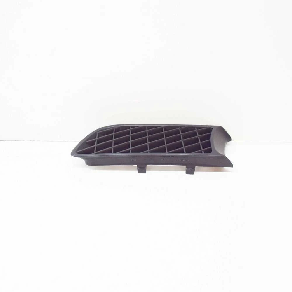 VOLVO V70 MK1 priekinis bamperis kairės pusės grotelės originalios 9190033