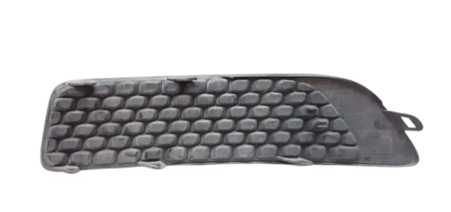 VOLVO V70 Priekinio Bamperio Apatinė Grotelė Originali 30678635
