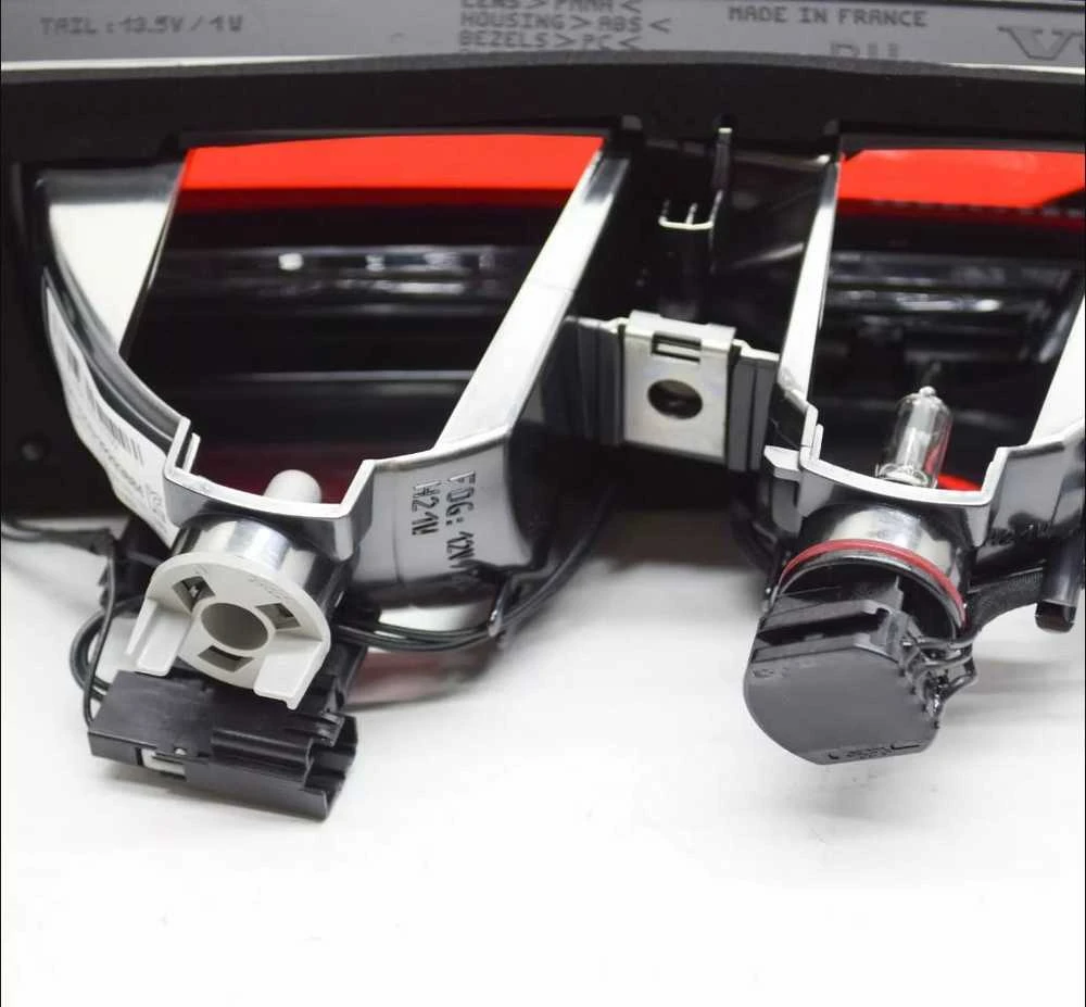 VOLVO V90 MK2 galinis dešinysis bagažinės durų žibintas originalus 32293884