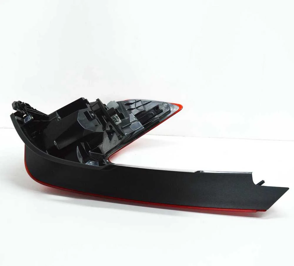 VOLVO XC40 Galinis Dešinysis Žibintas 31446791 NAUJAS ORIGINALUS