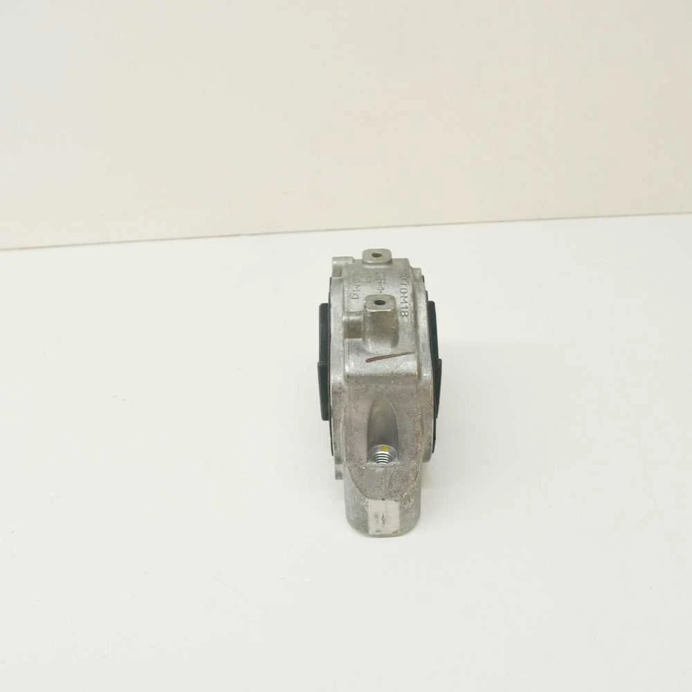 VOLVO XC60 MK1 variklio tvirtinimo apatinė dešinioji įvorė Originali 31277312