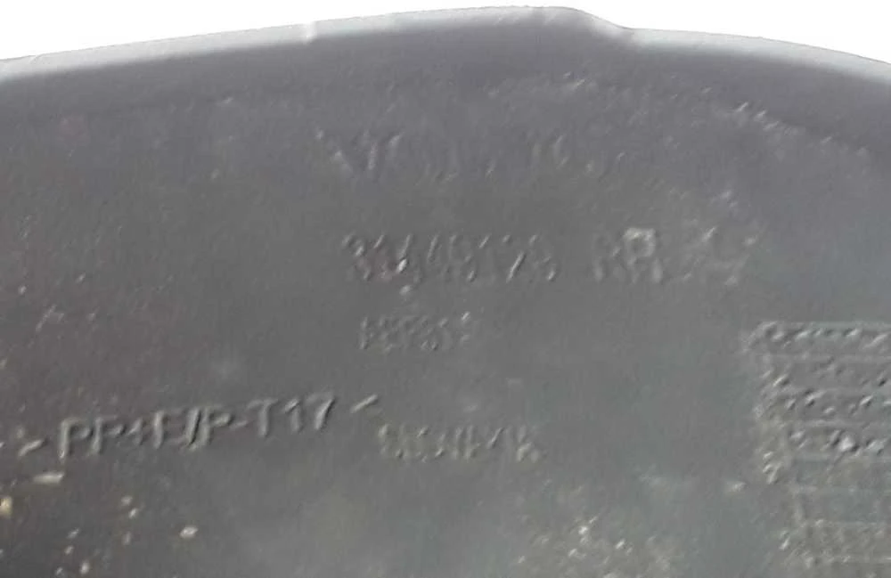 VOLVO XC60 MK2 priekinio dešiniojo bamperio grotelės originalios 31449129