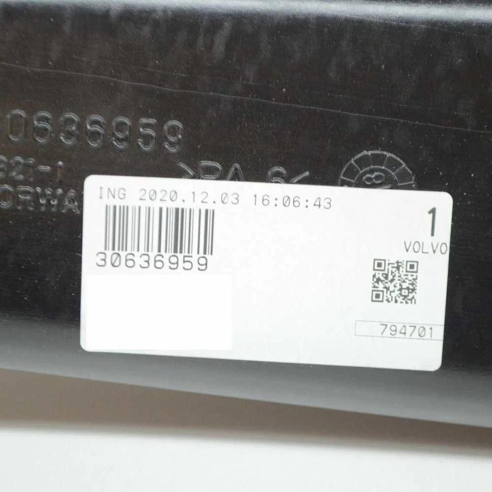 Volvo XC90 (2003-2005) 2.9 L6 tarpų vamzdis ORIGINALUS 30636959 NAUJAS