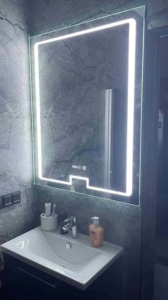 LED Veidrodis su anti-rasojimo funkcija, laikrodžiu ir termometru 80x100cm
