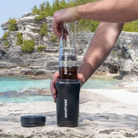„Go Plus“ kavos virimo aparatas su juoda „AeroPress“ termo puodeliu