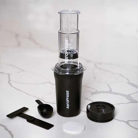„Go Plus“ kavos virimo aparatas su juoda „AeroPress“ termo puodeliu