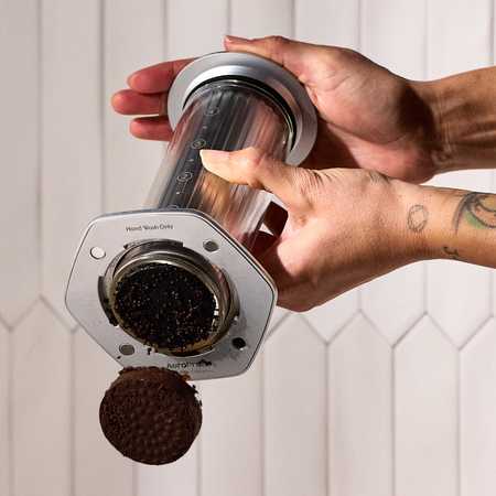 „AeroPress Premium“ – stiklinis kavos virimo aparatas, juodas