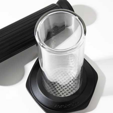 „AeroPress Premium“ – stiklinis kavos virimo aparatas, juodas