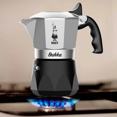 Bialetti Brikka kavinukas ant ugnies