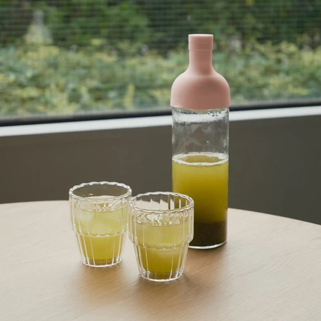 Gertuvė Hario - Filtruojamas šalto užvirinimo arbatos buteliukas Smokey Rožinė 750ml