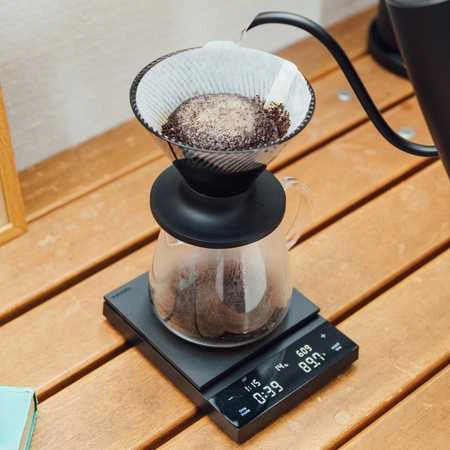 Hario - NEO V60-02 Tritan Coffee Dripper - Juodas