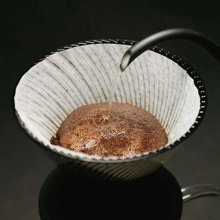 Hario - NEO V60-02 Tritan Coffee Dripper - Juodas