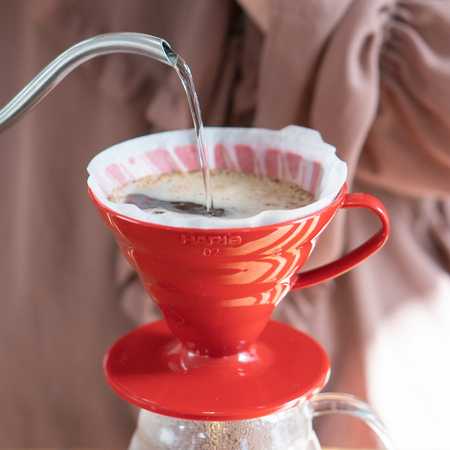 Hario V60-02 keramikinis kavos lašintuvas raudonas