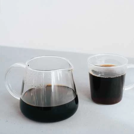 Hario 360ml kavinukas su kava