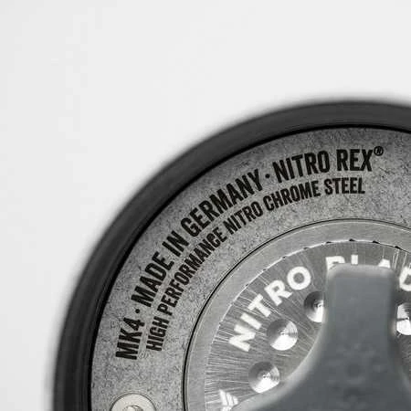 „Comandante C40 MK4 Lab“ serijos rankinis kavamalė su akmeniu ir nitro peiliukais